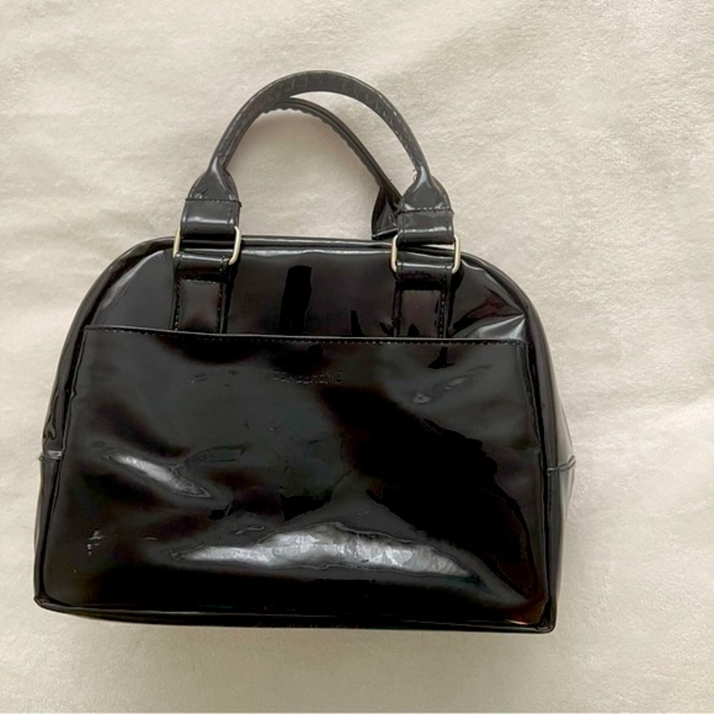 Black lunchbox chic | Women black handbag |